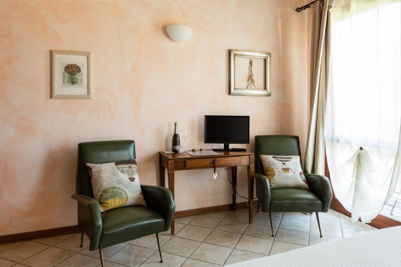 Cascina Clarabella Villa Iseo Room photo