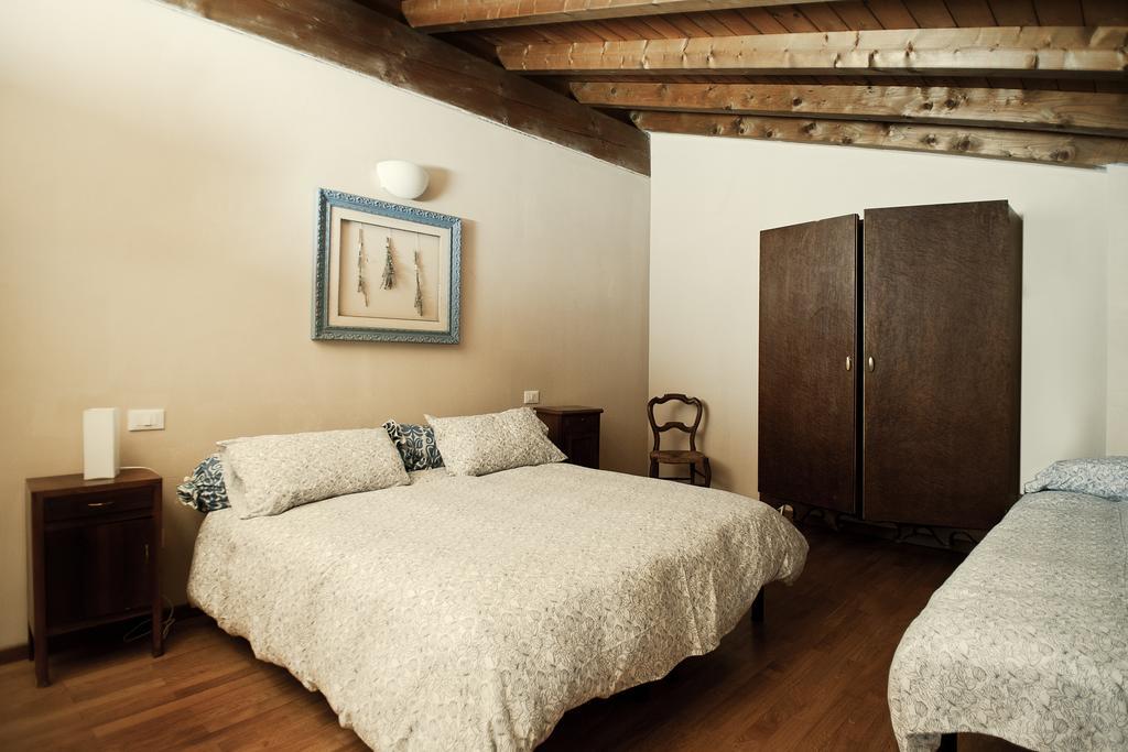 Cascina Clarabella Villa Iseo Room photo